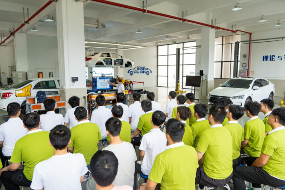 新能源汽车专业群教学实践基地2