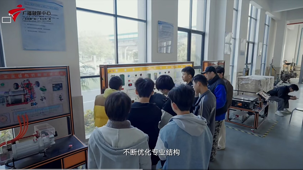 学生学习液压基础知识